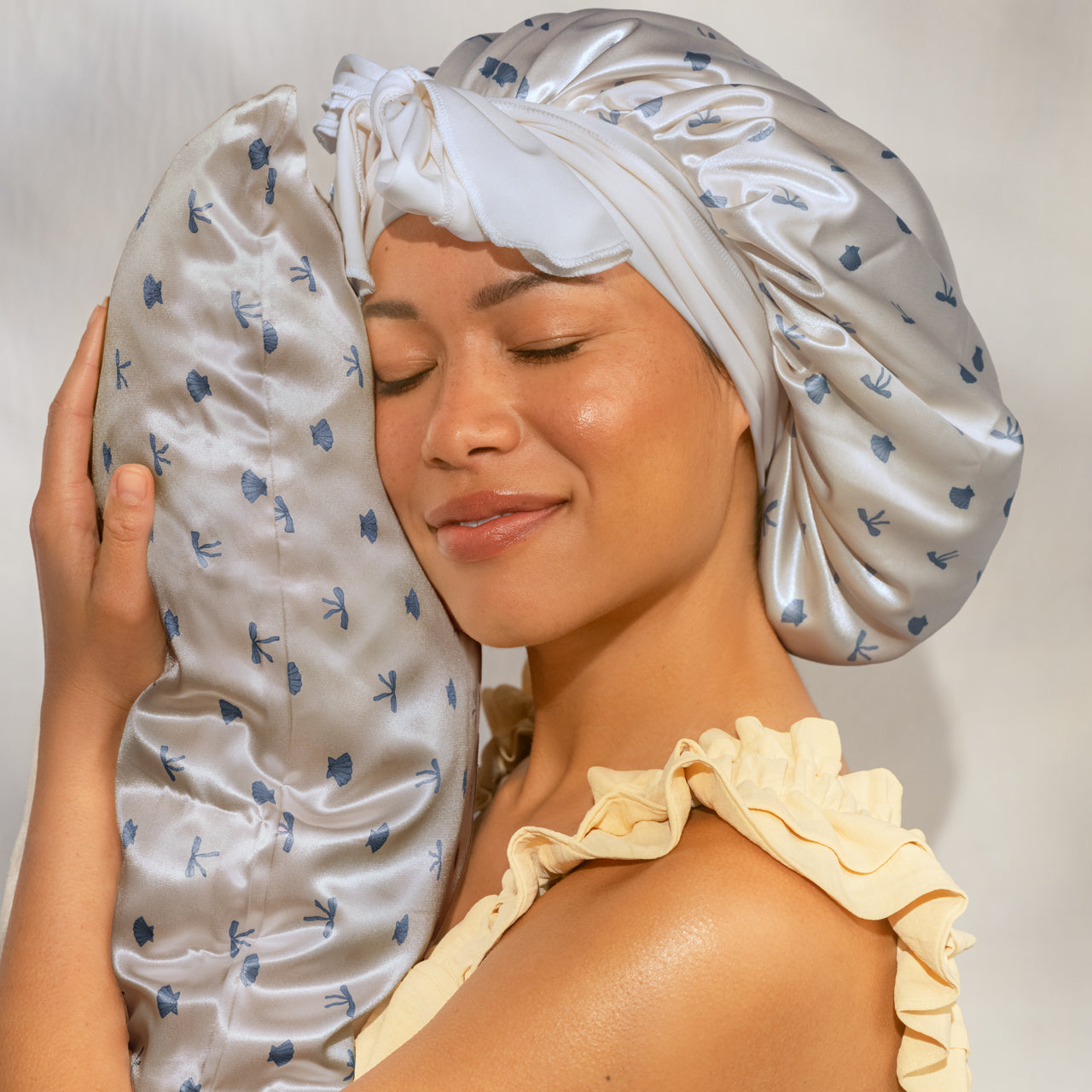 Satin Pillowcase in Pearlized Cream & Coastal Blue Print 4 Pack